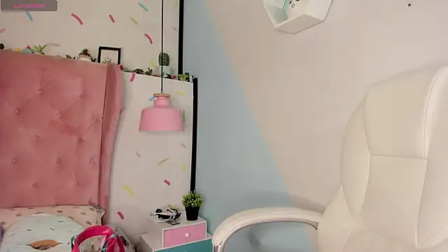 Snapshot of Giovanna_oliveira chatting on 02/25/25, 04:35 Giovanna oliveira online show from 02/25/25, 04:35