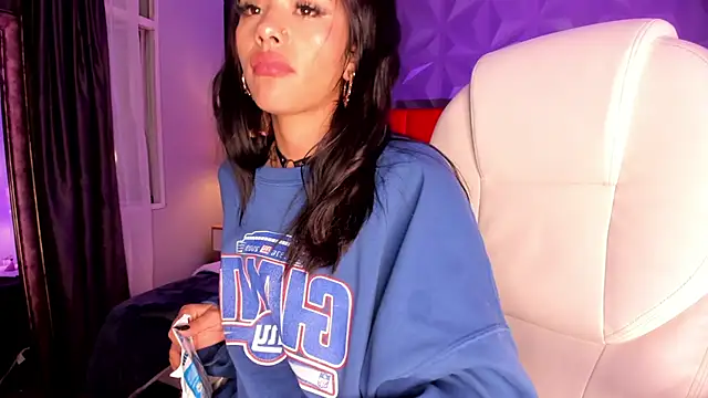 Snapshot of Giovanna_oliveira chatting on 03/02/25, 06:37 Giovanna oliveira online show from 03/02/25, 06:37