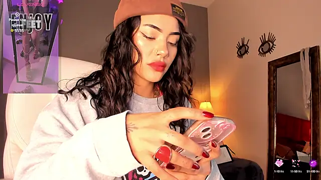 Snapshot of Giovanna_oliveira chatting on 10/08/25, 04:43 Giovanna oliveira online show from 10/08/25, 04:43