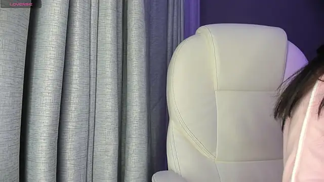 Snapshot of Giovanna_oliveira chatting on 10/10/25, 05:28 Giovanna oliveira online show from 10/10/25, 05:28