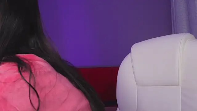 Snapshot of Giovanna_oliveira chatting on 10/24/25, 05:59 Giovanna oliveira online show from 10/24/25, 05:59