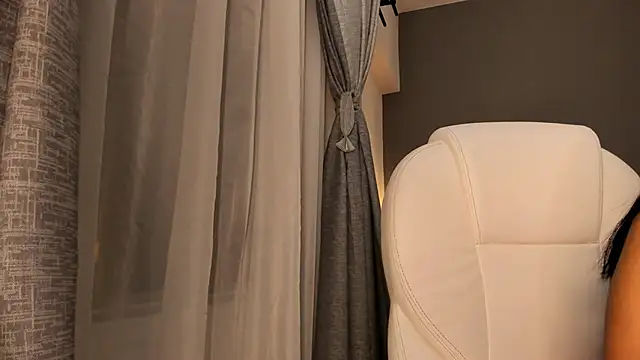 Snapshot of Giovanna_oliveira chatting on 10/27/25, 05:55 Giovanna oliveira online show from 10/27/25, 05:55