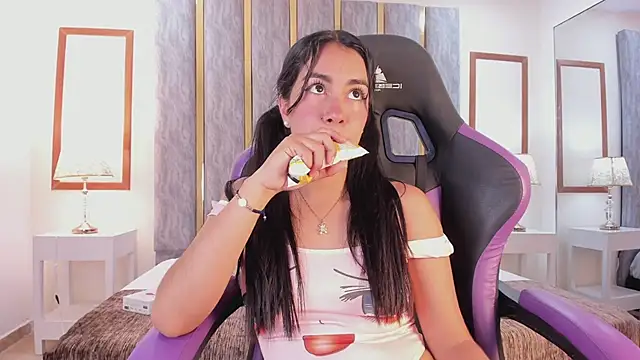 lyzzi smith01 online show from 03/12/25, 10:39