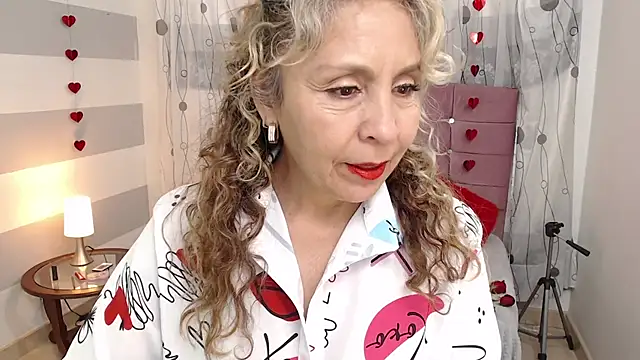 Snapshot of Afrodita_sg chatting on 02/14/25, 09:43 Afrodita sg online show from 02/14/25, 09:43