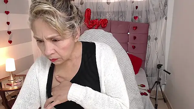 Snapshot of Afrodita_sg chatting on 02/16/25, 01:49 Afrodita sg online show from 02/16/25, 01:49