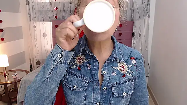 Snapshot of Afrodita_sg chatting on 03/01/25, 01:40 Afrodita sg online show from 03/01/25, 01:40