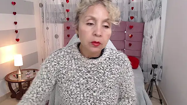 Snapshot of Afrodita_sg chatting on 03/04/25, 09:43 Afrodita sg online show from 03/04/25, 09:43