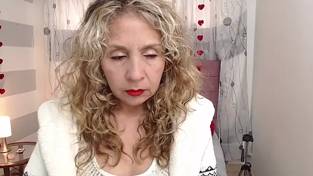 Snapshot of Afrodita_sg chatting on 03/08/25, 04:50 Afrodita sg online show from 03/08/25, 04:50