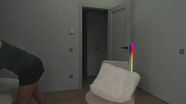 Snapshot of _cometoseeme_ chatting on 11/28/25, 11:29 cometoseeme online show from 11/28/25, 11:29