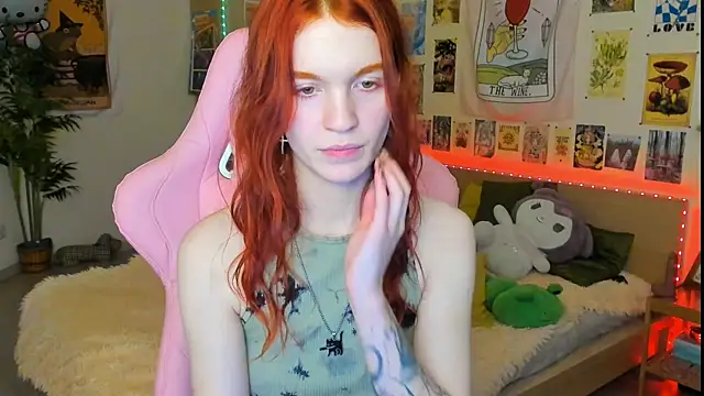 Snapshot of Sunny_Elly chatting on 02/02/25, 12:02 Sunny Elly online show from 02/02/25, 12:02