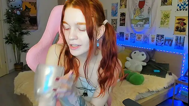 Snapshot of Sunny_Elly chatting on 02/10/25, 09:04 Sunny Elly online show from 02/10/25, 09:04