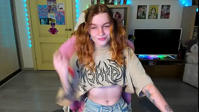 Snapshot of Sunny_Elly chatting on 10/14/25, 03:46 Sunny Elly online show from 10/14/25, 03:46