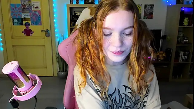 Snapshot of Sunny_Elly chatting on 10/21/25, 08:59 Sunny Elly online show from 10/21/25, 08:59