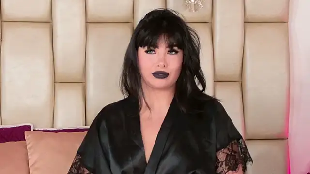 Alexa Miss online show from 11/28/25, 07:38