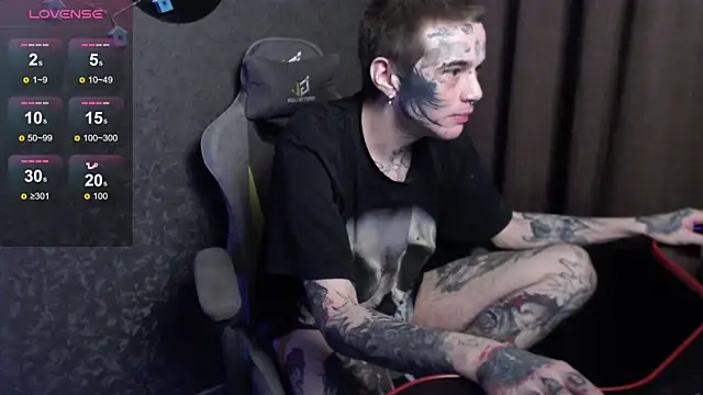 Snapshot of lonelycrystal chatting on 03/12/25, 12:57 lonelycrystal online show from 03/12/25, 12:57