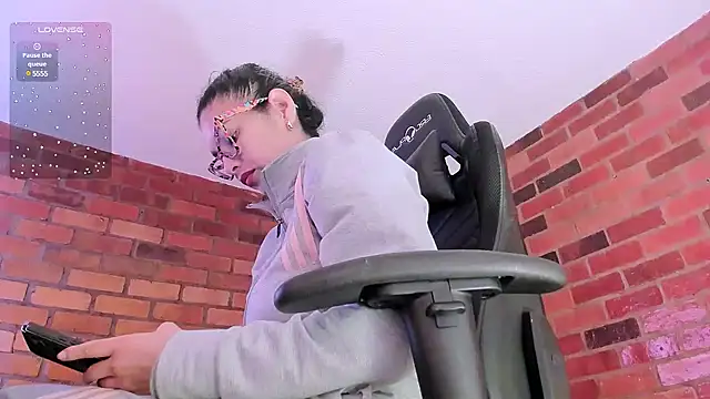 paulinabarnett- online show from 12/19/24, 12:13