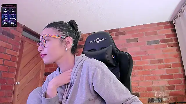 paulinabarnett- online show from 12/25/24, 01:42