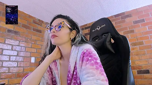 paulinabarnett- online show from 01/18/25, 03:49