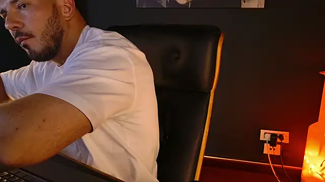 Snapshot of AngeloEric chatting on 07/23/26, 12:58 AngeloEric online show from 07/23/26, 12:58