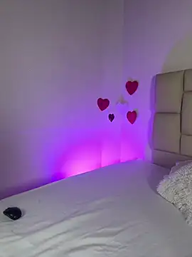 Snapshot of bella__honey chatting on 03/08/25, 08:14 bella honey online show from 03/08/25, 08:14