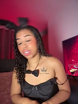 Snapshot of bella__honey chatting on 10/24/25, 01:24 bella honey online show from 10/24/25, 01:24