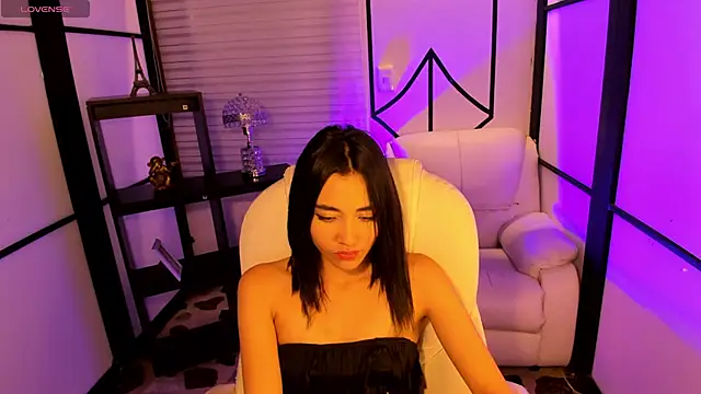 lilithTeen1  online show from 12/21/24, 10:39