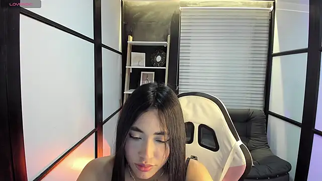 lilithTeen1  online show from 01/21/25, 07:37