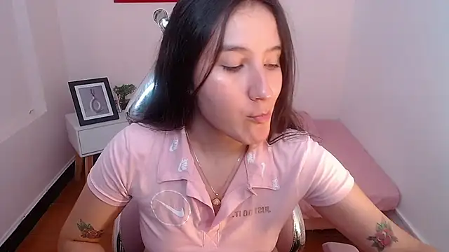 Snapshot of sweetyy_lollipop chatting on 02/11/25, 10:39 sweetyy lollipop online show from 02/11/25, 10:39