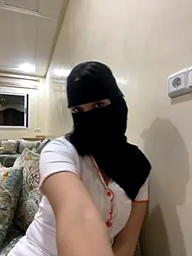 jijijoudia online show from 10/20/25, 12:33