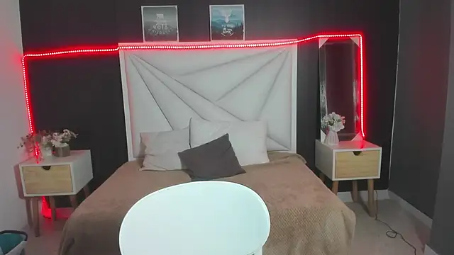 Snapshot of Lina_Castle chatting on 02/06/25, 01:16 Lina Castle online show from 02/06/25, 01:16