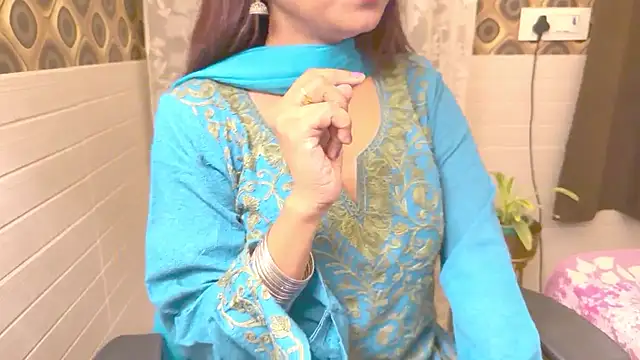 Snapshot of Your_Sassy_Goddess chatting on 01/17/25, 05:08 Your Sassy Goddess online show from 01/17/25, 05:08