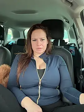 Snapshot of Sweety__venus chatting on 02/16/26, 12:23 Sweety venus online show from 02/16/26, 12:23