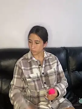 Snapshot of _Luuna chatting on 03/10/25, 04:57 Luuna online show from 03/10/25, 04:57