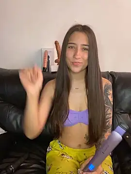 Snapshot of _Luuna chatting on 09/19/25, 02:29 Luuna online show from 09/19/25, 02:29