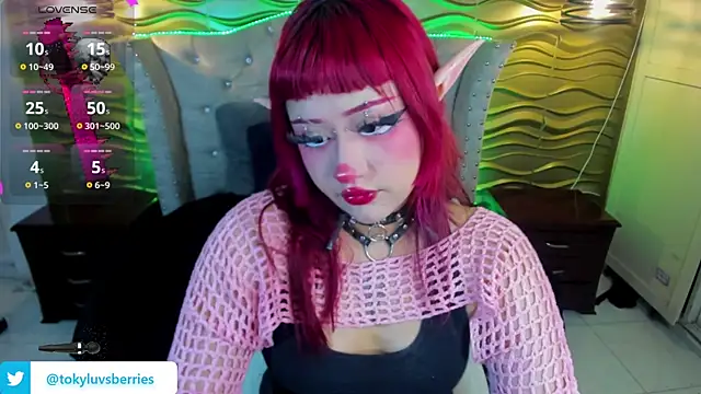 Snapshot of toky_doll chatting on 01/28/25, 07:53 toky doll online show from 01/28/25, 07:53