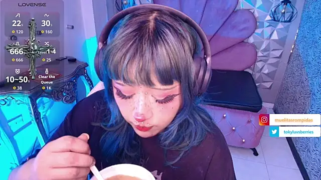 Snapshot of toky_doll chatting on 12/04/25, 08:17 toky doll online show from 12/04/25, 08:17