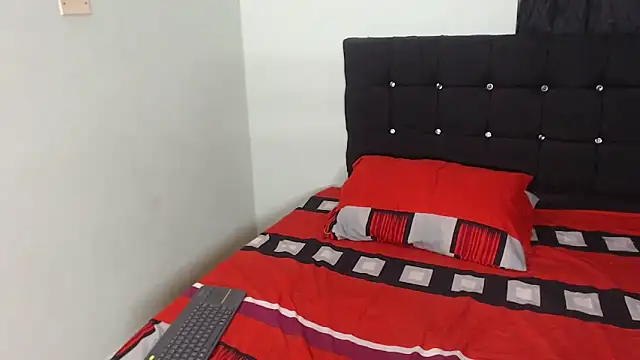 caroline steven05 online show from 11/04/25, 05:17