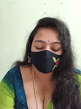 neelu-hoty online show from 11/11/25, 12:49