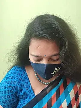 neelu-hoty online show from 05/17/26, 11:06
