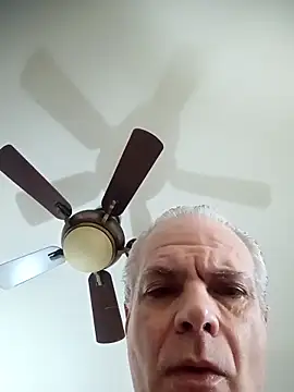 Snapshot of Hand69someguy chatting on 10/29/25, 03:58 Hand69someguy online show from 10/29/25, 03:58