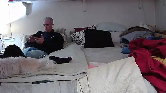 Snapshot of Hand69someguy chatting on 12/02/25, 02:39 Hand69someguy online show from 12/02/25, 02:39