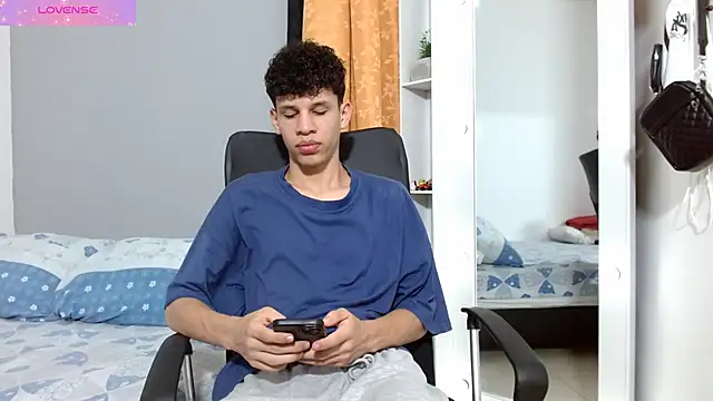 Snapshot of jeff_ross chatting on 12/06/24, 05:44 jeff ross online show from 12/06/24, 05:44