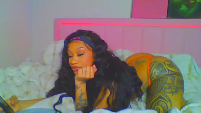 Snapshot of XenaIsland chatting on 10/14/25, 09:43 XenaIsland online show from 10/14/25, 09:43