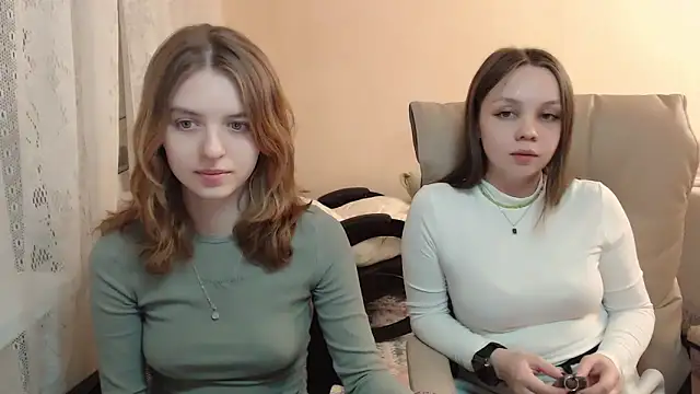 Emi1y Angel11 online show from 01/28/25, 12:00