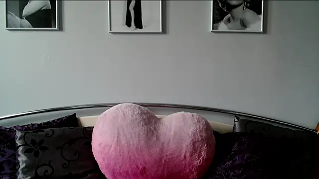 Snapshot of sexyjennyeu chatting on 02/12/25, 01:16 sexyjennyeu online show from 02/12/25, 01:16