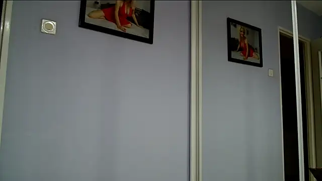 Snapshot of sexyjennyeu chatting on 02/18/25, 08:36 sexyjennyeu online show from 02/18/25, 08:36