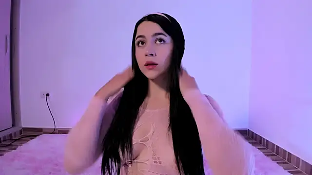 Snapshot of CoralineKam1 chatting on 01/08/25, 04:33 CoralineKam1 online show from 01/08/25, 04:33