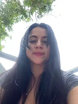 Snapshot of CoralineKam1 chatting on 01/24/25, 03:45 CoralineKam1 online show from 01/24/25, 03:45