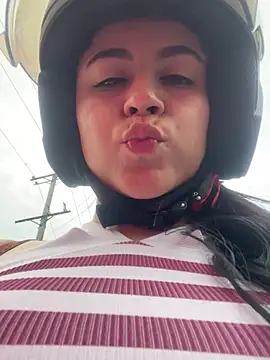 Snapshot of CoralineKam1 chatting on 01/27/25, 11:00 CoralineKam1 online show from 01/27/25, 11:00