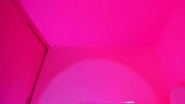 Snapshot of CoralineKam1 chatting on 02/05/25, 03:09 CoralineKam1 online show from 02/05/25, 03:09